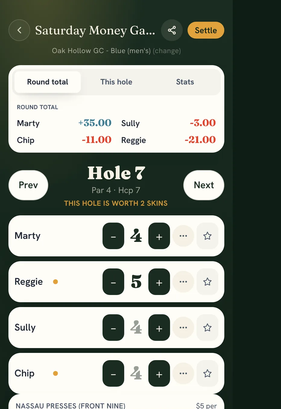 GolfCandy on the iPhone Duo's outer display: the round with every player on one screen and the round buttons in the side strip